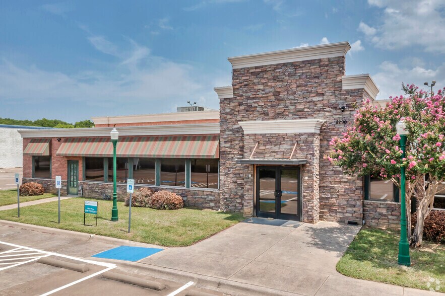 More Photos Of 2290 S Stemmons Fwy, Lewisville Restaurant For Sale
