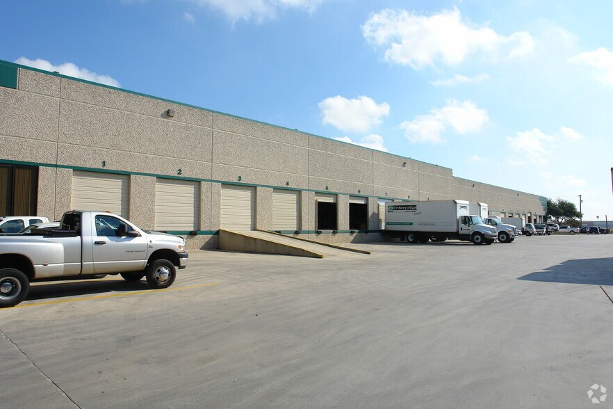 More Photos Of 8555 Loop 410 NE, San Antonio Distribution For Lease