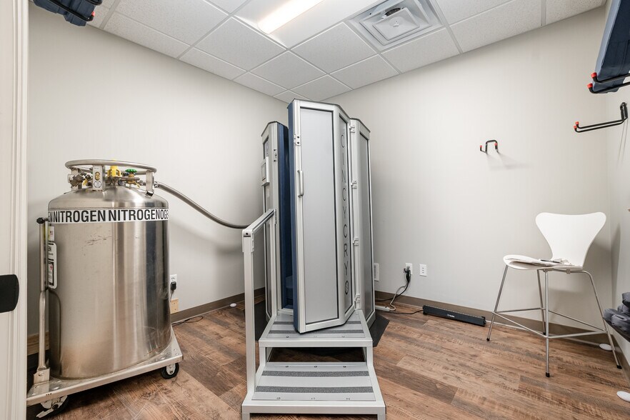 More Photos Of 4456-4460 Bridgetown Rd, Cincinnati Office For Lease