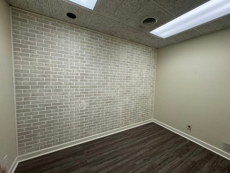 More Photos Of 1112 E Railroad St, Sandwich Office For Sale