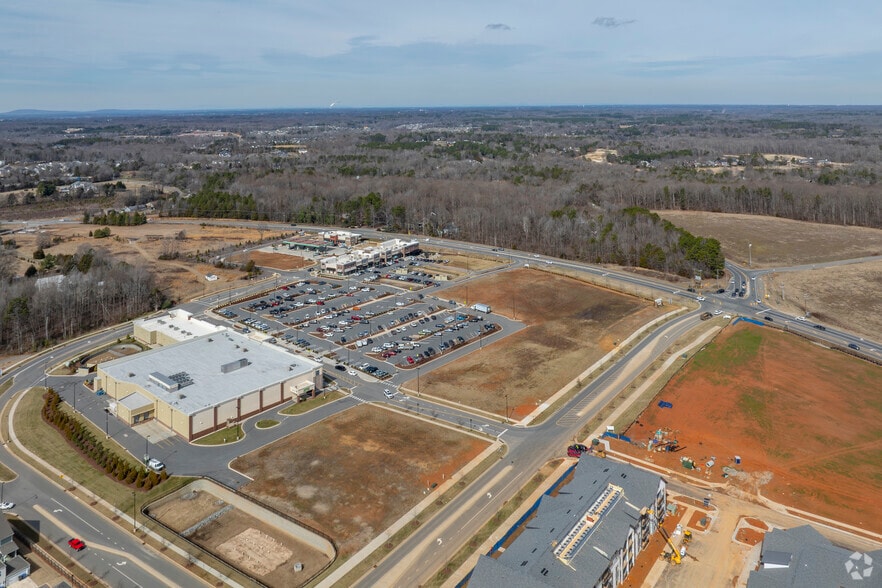 More Photos Of 14013 N Creek Village Dr, Huntersville Unknown For Lease