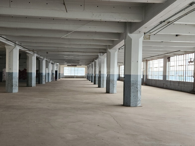 More Photos Of 711 Johnston St, Akron Warehouse For Sale