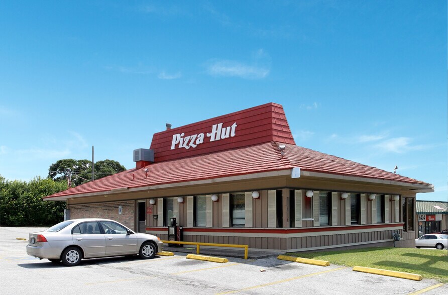 More Photos Of 6418 Callaghan Rd, San Antonio Restaurant For Sale