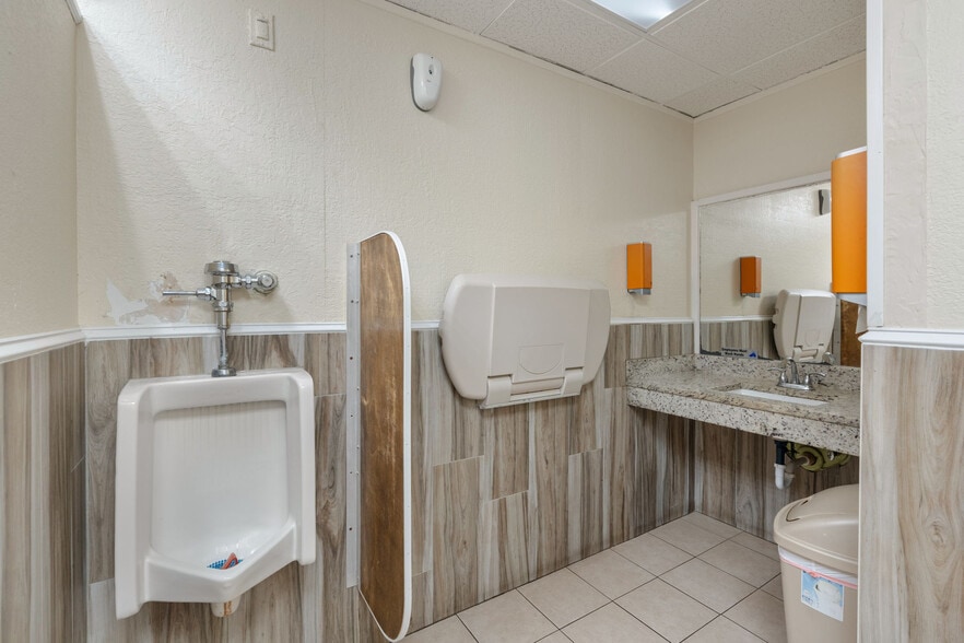 More Photos Of 480 Mary Esther Blvd NW, Fort Walton Beach Restaurant For Lease