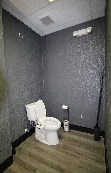 More Photos Of 2506 W Virginia Ave, Tampa Medical For Lease