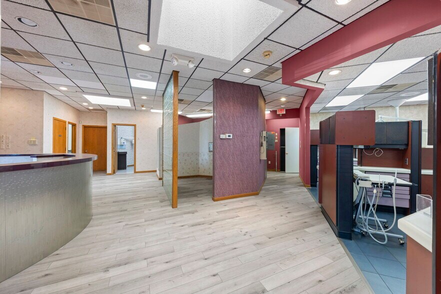 More Photos Of 1507 1/2 W Jefferson St, Joliet Storefront For Sale