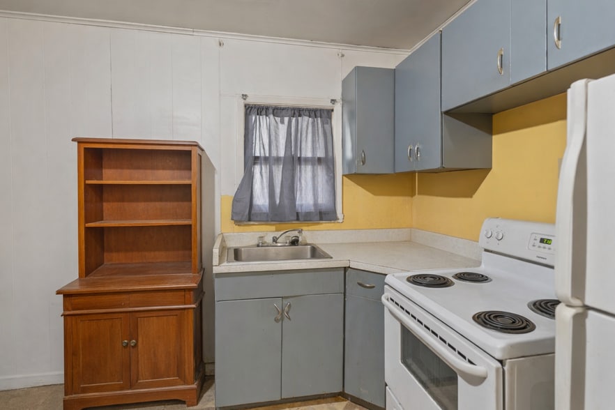 More Photos Of 1879 Central Ave, Albany Freestanding For Sale