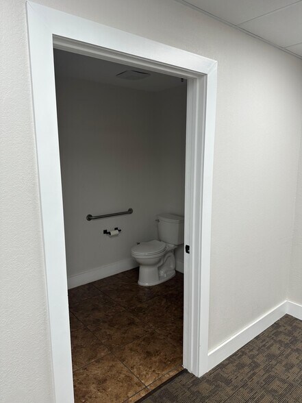 More Photos Of 1157-1161 NW 159th Dr, Miami Warehouse For Lease