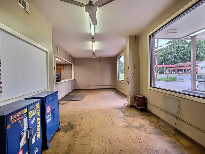 More Photos Of 1925 Old Chatham Rd, Martinsville Auto Repair For Sale