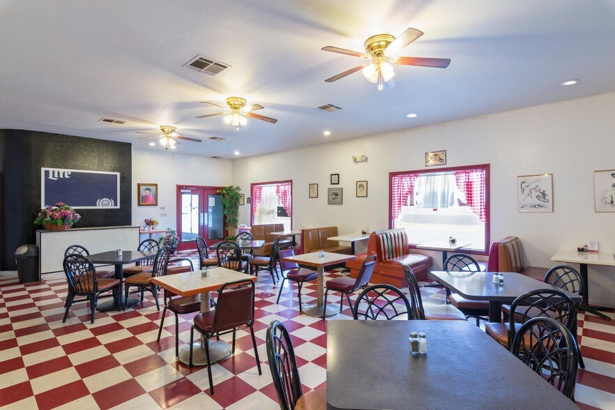 More Photos Of 900 W Nevada Hwy 372, Pahrump Bar For Sale