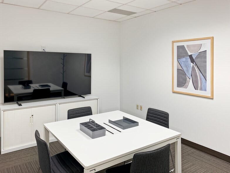 More Photos Of 2815 2nd Ave, Seattle Coworking Space