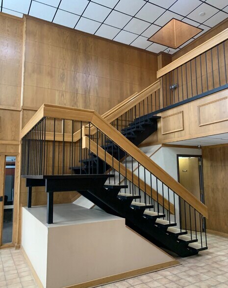 More Photos Of 800 Wayzata Blvd, Wayzata Office For Sale