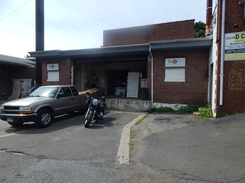 More Photos Of 209 Center St, Bridgeport Warehouse For Lease