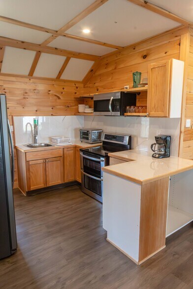 More Photos Of 252 Dunnette Landing Rd, Roseneath Hotel For Sale