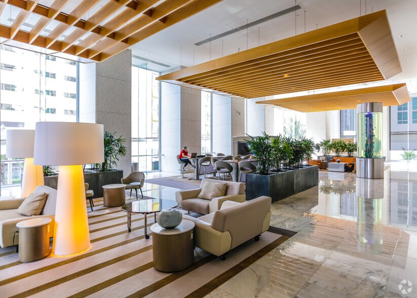 More Photos Of 200 S Biscayne Blvd, Miami Office For Lease