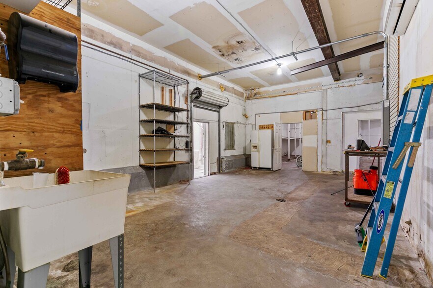 More Photos Of 6835 Tujunga Ave, North Hollywood Warehouse For Lease