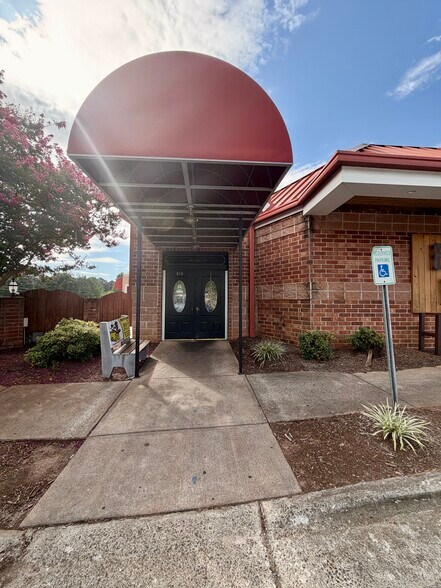 More Photos Of 200-208 W Fleming Dr, Morganton Unknown For Lease
