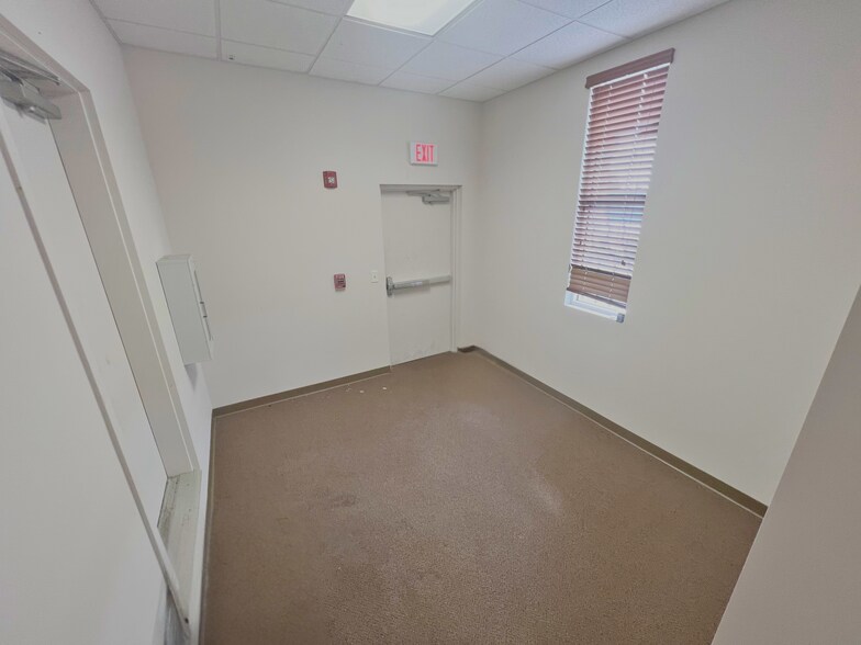 More Photos Of 16055 State Road 52, Land O' Lakes Service Station For Lease