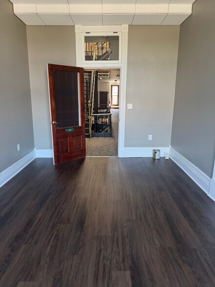 More Photos Of 521 S Main St, Findlay Storefront Retail Office For Lease