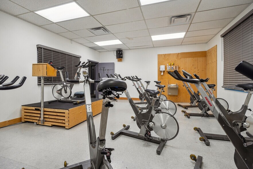 More Photos Of 1000 Rue Hickson, Verdun Office For Lease