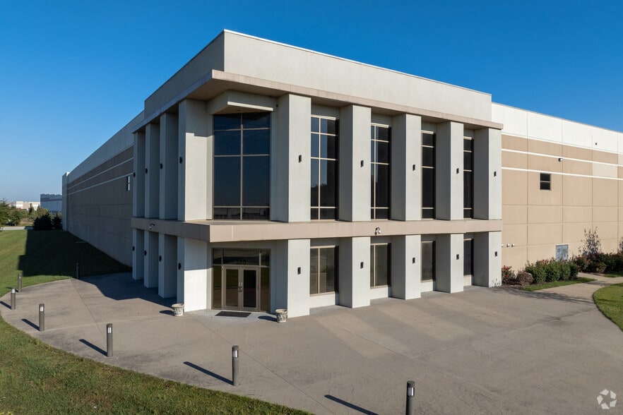 More Photos Of 350 Salem Rd, Jeffersonville Warehouse For Lease