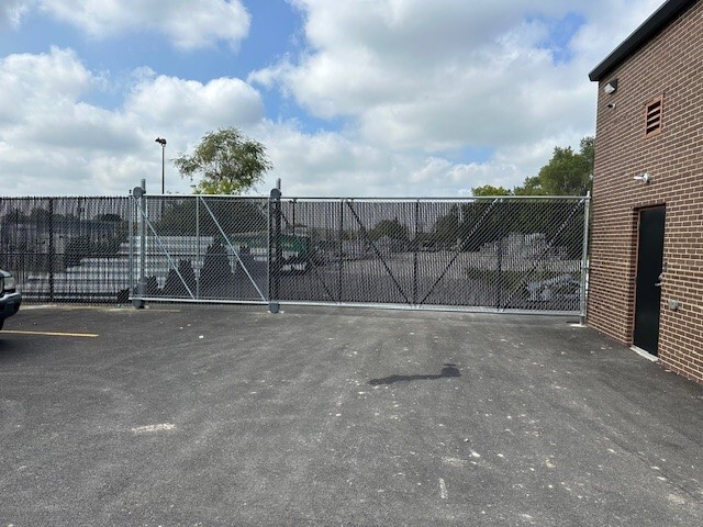 More Photos Of 315 Industrial Dr, St Charles Warehouse For Lease