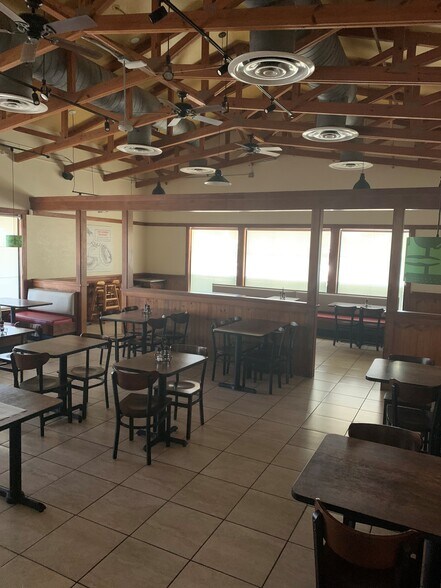 More Photos Of 4011 E Busch Blvd, Tampa Fast Food For Lease