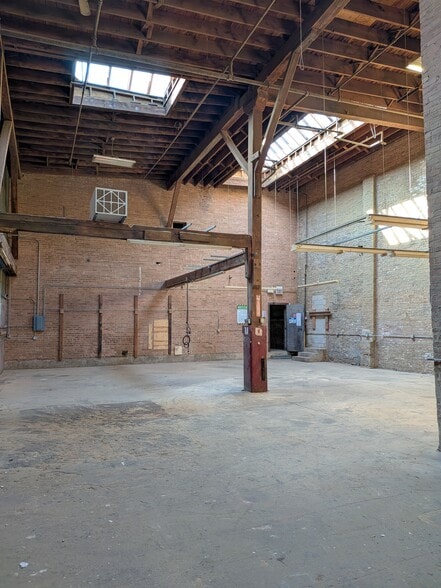 More Photos Of 1740 W Webster Ave, Chicago Light Manufacturing For Lease