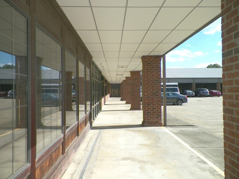 More Photos Of 2424 Old Sterlington Rd, Monroe Freestanding For Lease