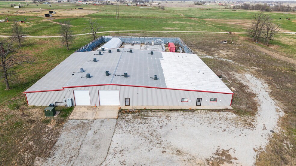 More Photos Of 57530 E Highway 59, Fairland Manufacturing For Sale