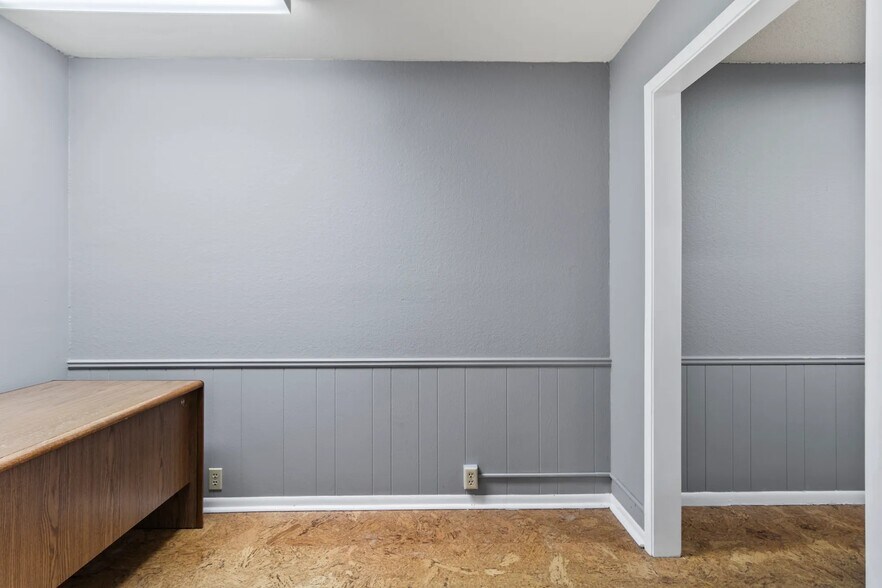 More Photos Of 1911 22nd St, Huntsville General Retail For Lease