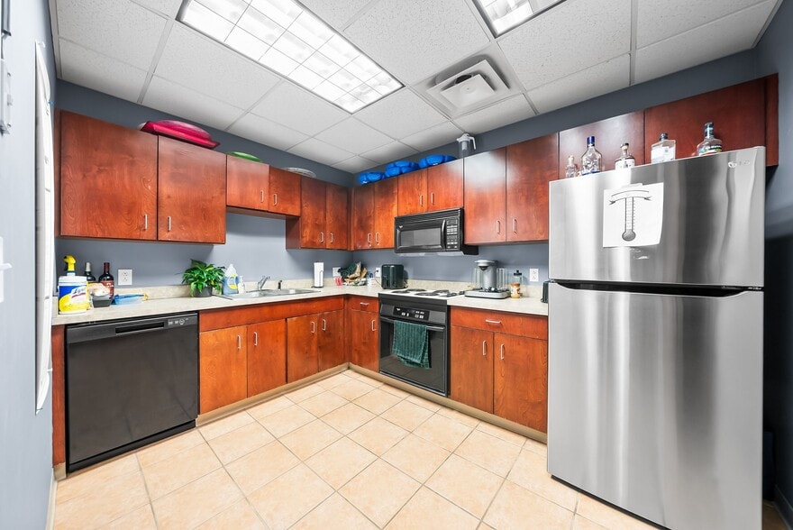 More Photos Of 112 Center Ct, Clarksville Office Residential For Sale