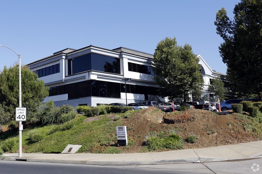 More Photos Of 5115 Clareton Dr, Agoura Hills Medical For Lease