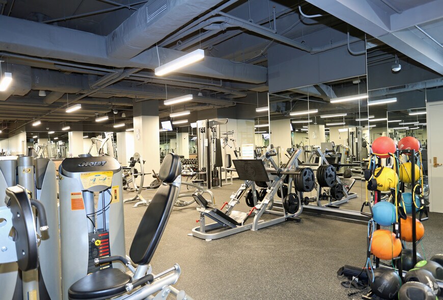 More Photos Of 101 E Kennedy Blvd, Tampa Office For Lease