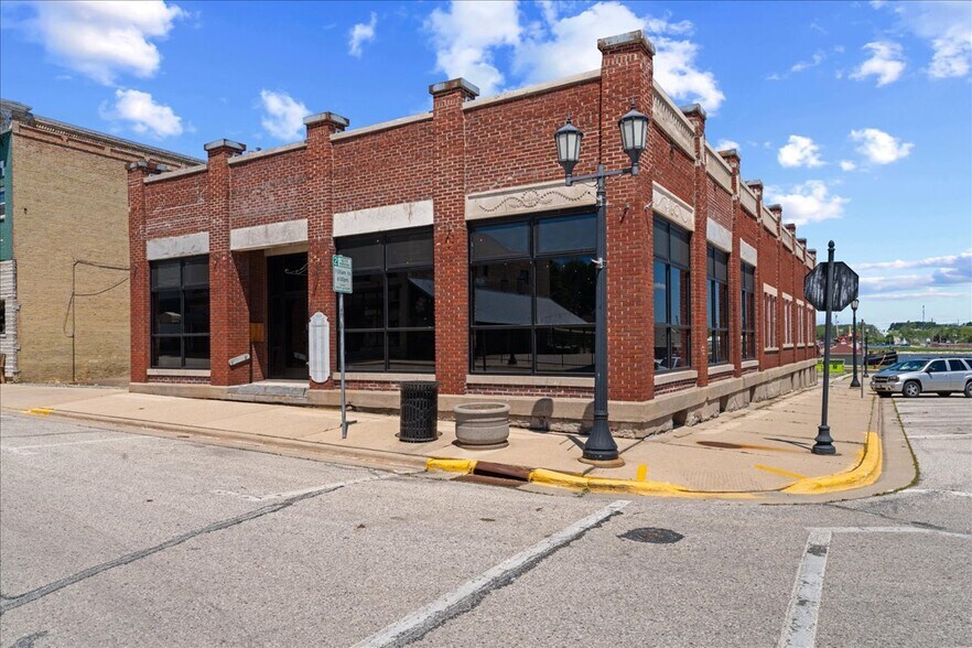 More Photos Of 203 Ellis St, Kewaunee Office For Sale