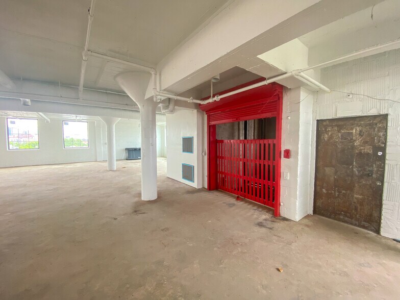 More Photos Of 1729 N 2nd St, Minneapolis Flex For Lease