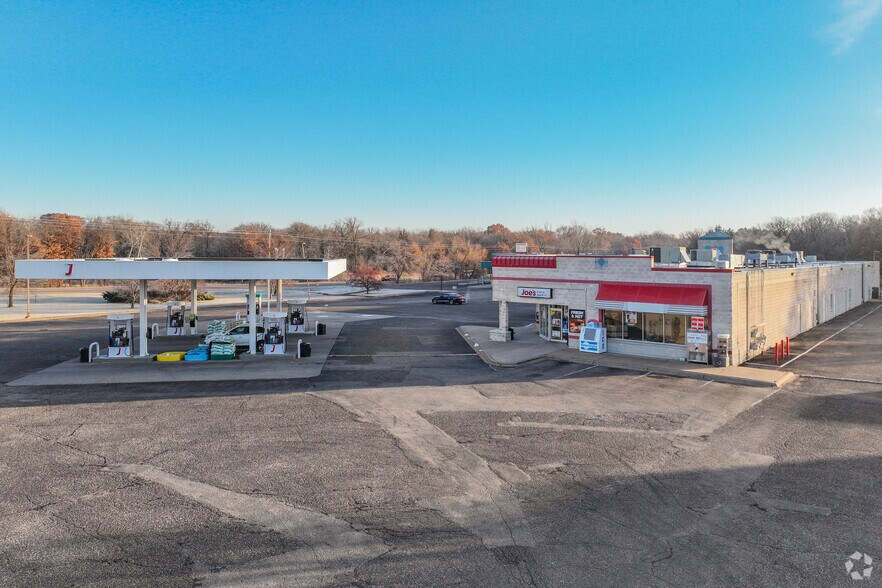 More Photos Of 3122-3166 NW Viking Blvd, Cedar General Retail For Sale