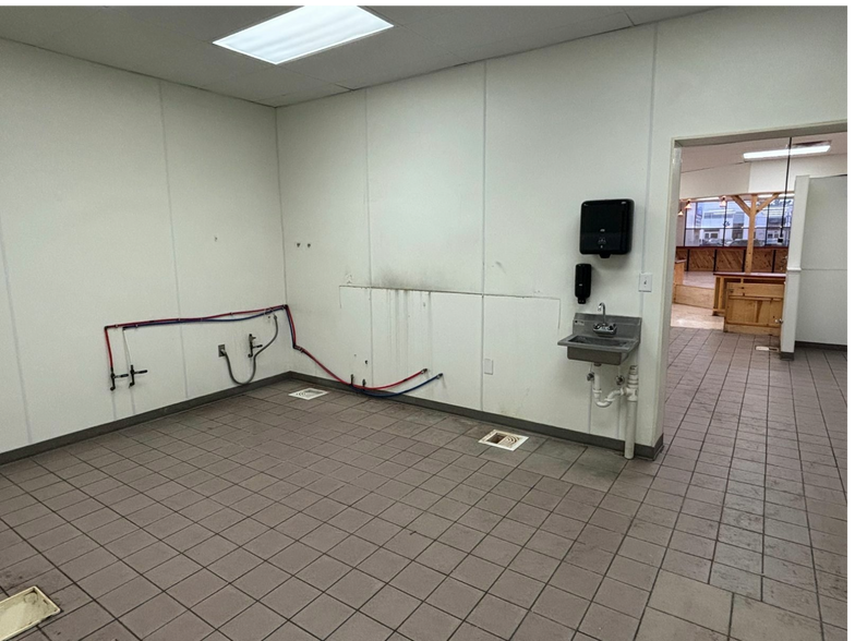 More Photos Of 3915-3919 Grape Rd, Mishawaka Freestanding For Lease