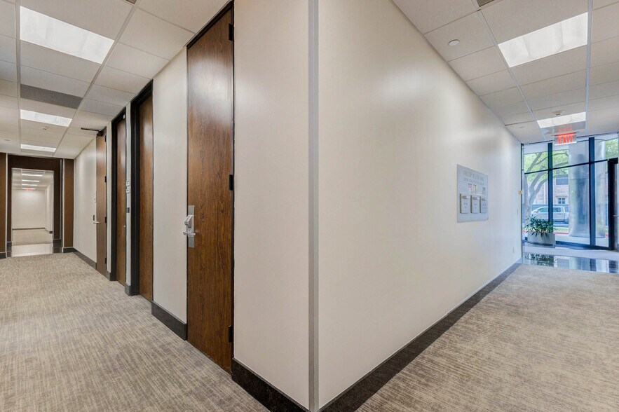 More Photos Of 1800 Bering Dr, Houston Office For Lease