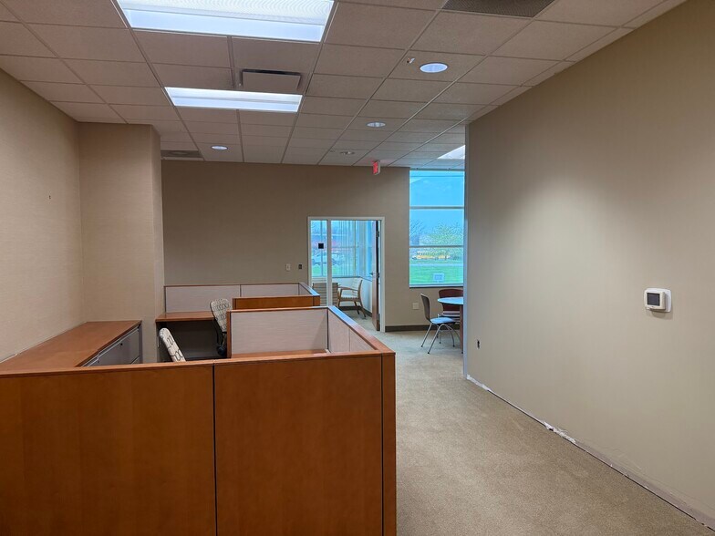 More Photos Of 8235 N Holly Rd, Grand Blanc Office For Lease