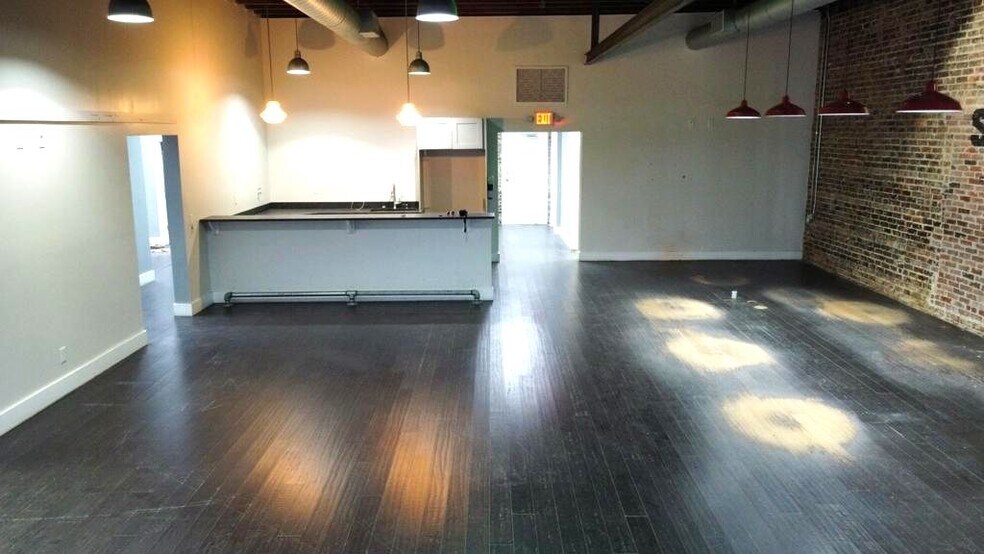 More Photos Of 1710 N 14th St, Tampa Storefront For Lease