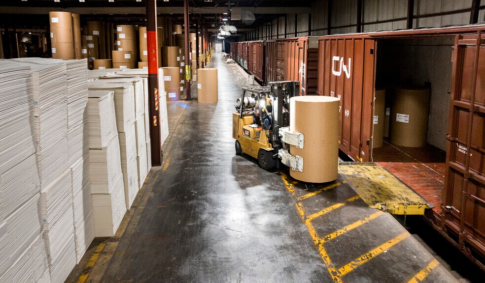 More Photos Of 1500 Donald St, Green Bay Warehouse For Lease