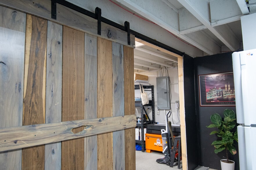 More Photos Of 4605 Quebec St, Denver Light Distribution For Sale