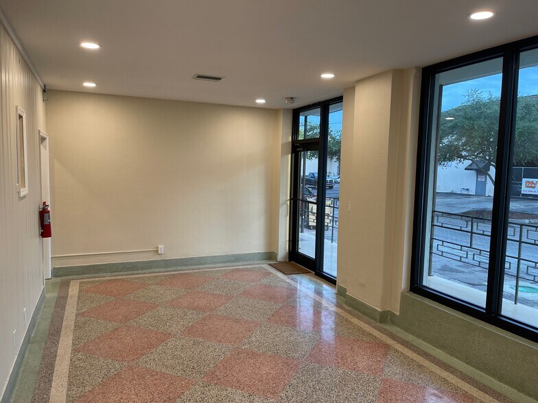 More Photos Of 1928-1930 2nd Ave S, Saint Petersburg Light Manufacturing For Lease