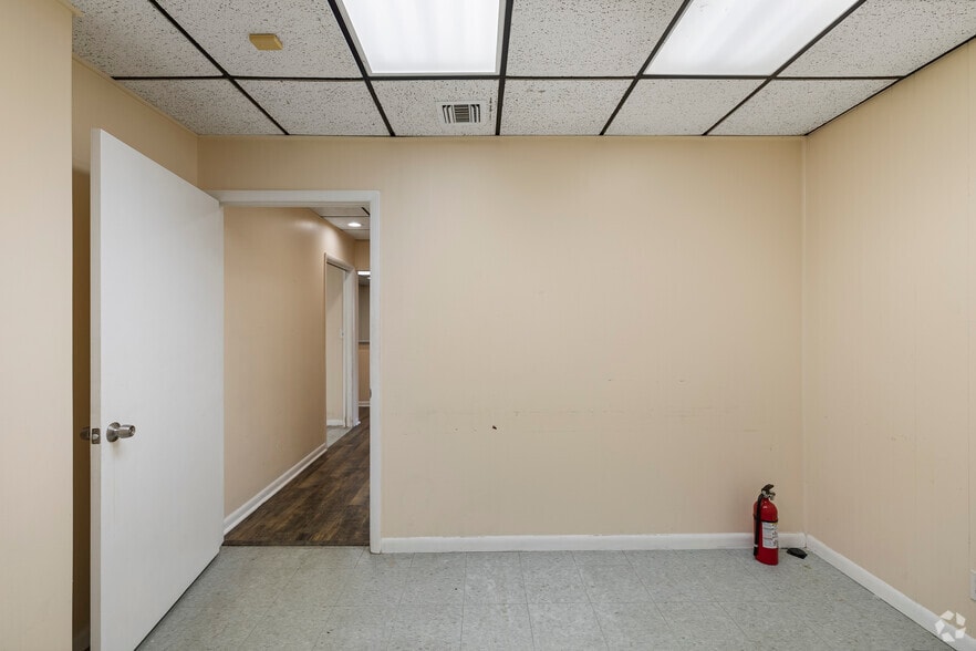 More Photos Of 2480 W 82nd St, Hialeah Warehouse For Lease