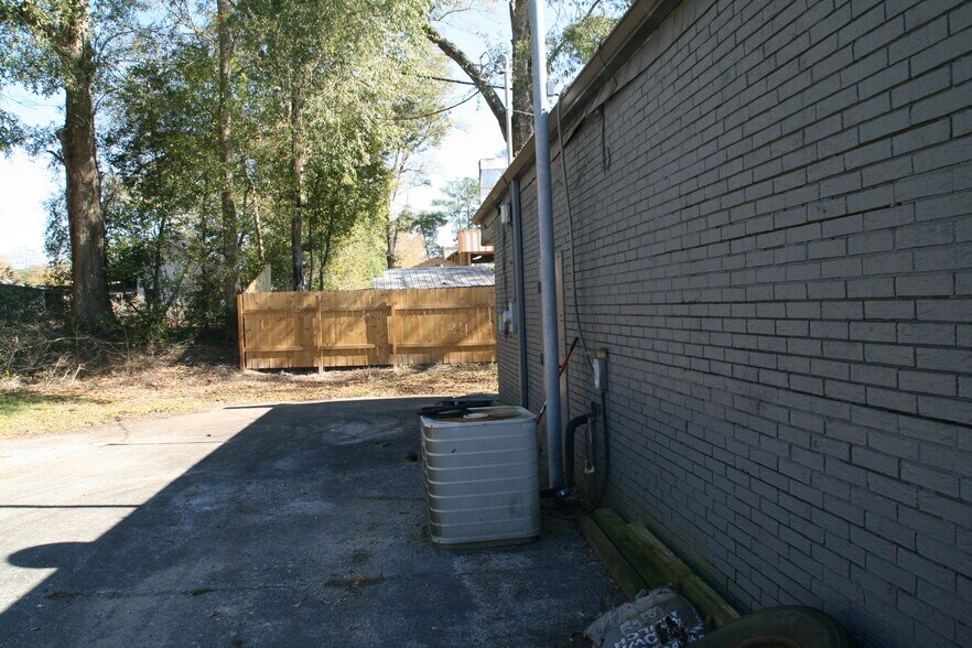 More Photos Of 1308 W Bluff St, Woodville Storefront Retail Office For Sale