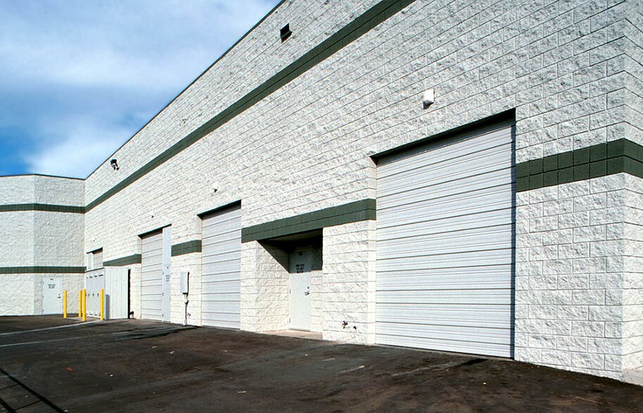 More Photos Of 7464 E Tierra Buena Ln, Scottsdale Light Distribution For Lease