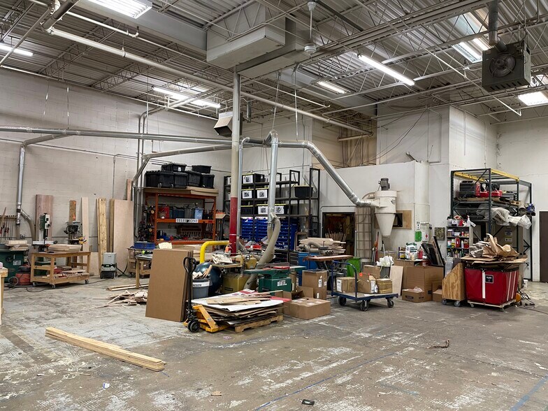 More Photos Of 150 W 88th St, Bloomington Light Distribution For Lease