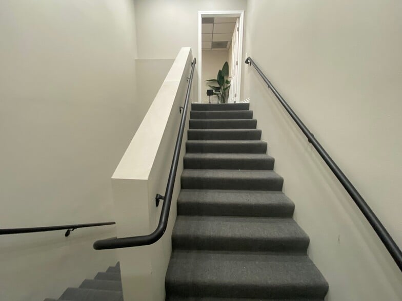 More Photos Of 18451 Collier St, Lake Elsinore Showroom For Lease