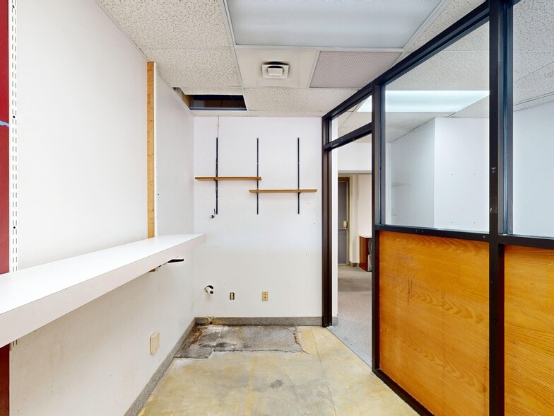 More Photos Of 2051-2063 W 8th St, Erie Storefront Retail Office For Lease